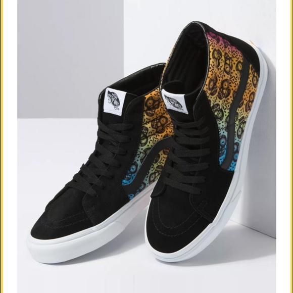 Street Chic VANS Sk8-Hi Shoes - Picture 2 of 9